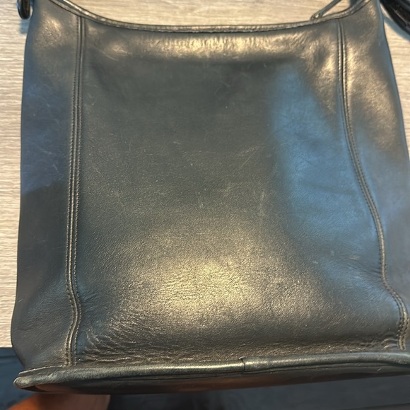 Coach Vintage ‘99 Slim Duffle Sac Black Shoulder Bag with Gold Hardware - Picture 4 of 9